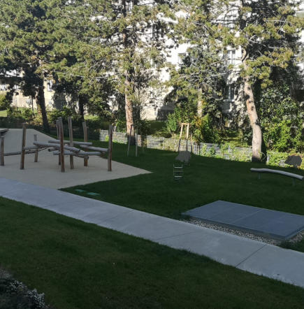 Der Spielplatz im Wohnblock